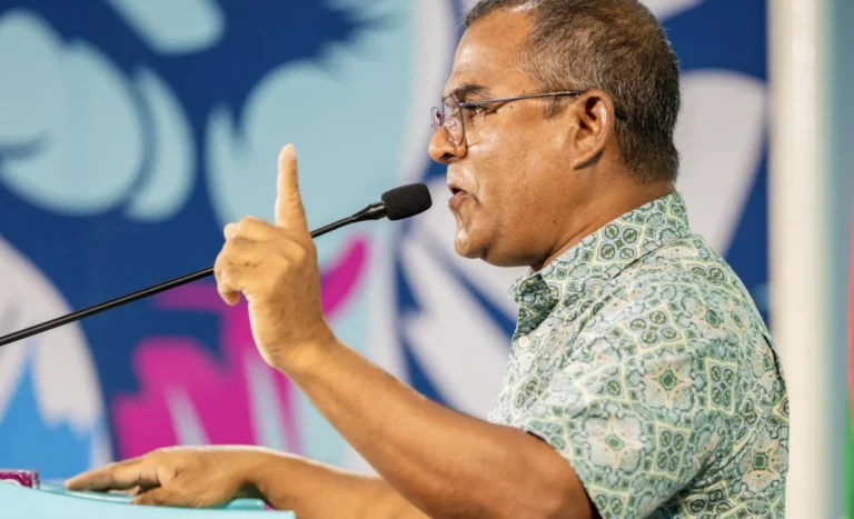 މީޑިއާތަކުން ރައްޔިތުންނާ ހަމައަށް ފޯރުކޮށްދޭ މަޢުލޫމާތުގެ ސިފަ ގުޅިފައި އޮންނަނީ ސިޔާސީ ޕާޓީތަކާ: މަތީން