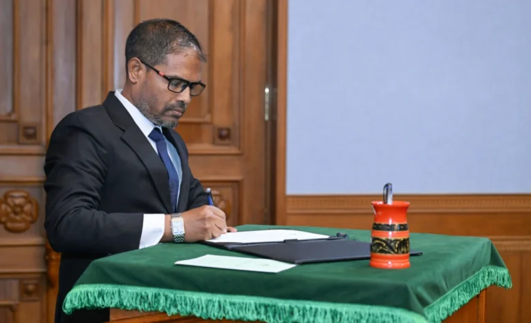 ސުޕްރީމް ކޯޓު ވަގުތީގޮތުން ހިންގުން ފަނޑިޔާރު ހަމީދުއާ ހަވާލުކުރަން ޖޭއެސްސީ އިން ނިންމަވައިފި