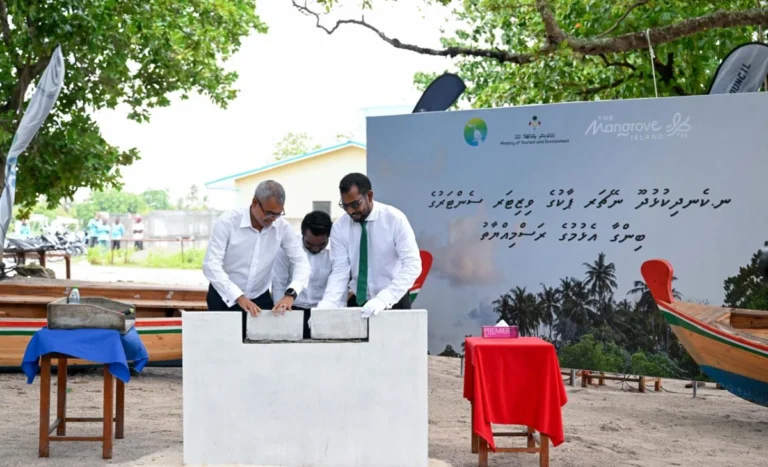 ކެނދިކުޅުދޫ ނޭޗަރ ޕާކުގެ ވިޒިޓަރޒް ސެންޓަރުގެ ބިންގާ އަޅައިފި