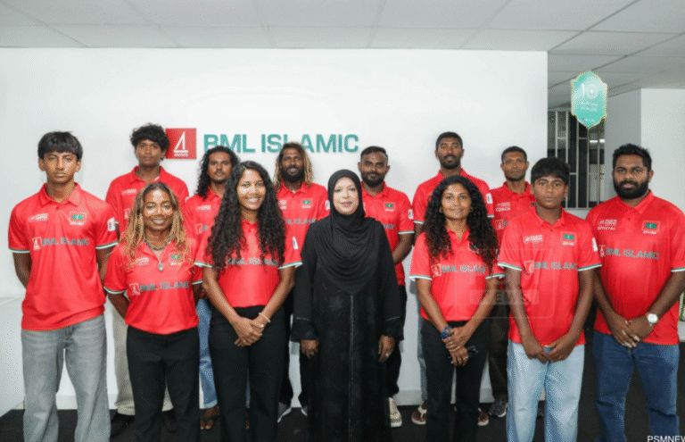 ރާއްޖޭގެ ޤައުމީ ސާރފިން ޓީމް އިންޑިއާއަށް ފުރައިފި
