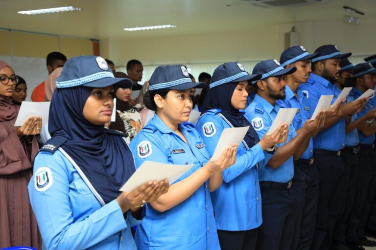 ބޮޑުކުރި މުސާރަ ފުލުހުންނަށް ނުދޭކަމަށް ބުނެ ފަތުރަނީ ދޮގު ވާހަކަތަކެއް