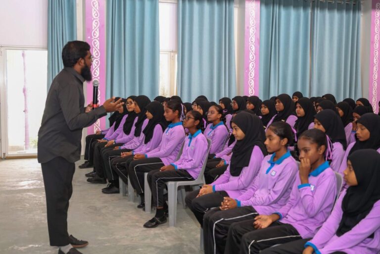 ނ. ހޮޅުދޫގައި ކުރިއަށް ގެންދިޔަ ރިސާލަތު އަދި ނަމާދު ޕްރޮގުރާމަށް ބޮޑު ތަރުޙީބެއް!