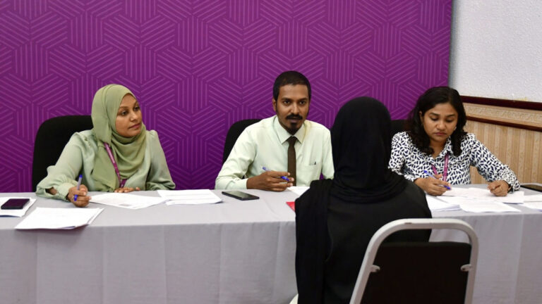 އީސީގެ ވޯކް-އިން އިންޓަވިއުގައި 100 އަށްވުރެ ގިނަ މީހުން ބައިވެރިވެއްޖެ