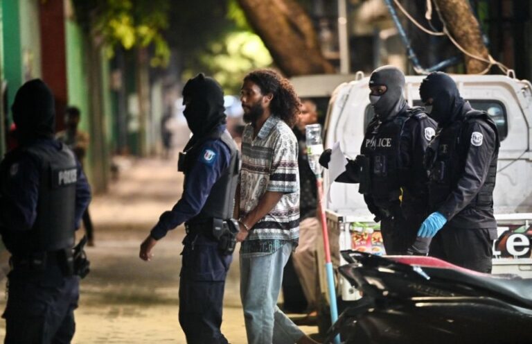 ޓެރަރިޒަމްގެ ބޮޑު އޮޕަރޭޝަނާ ގުޅިގެން ތިން މީހަކަށް ދައުވާ އުފުލައިފި