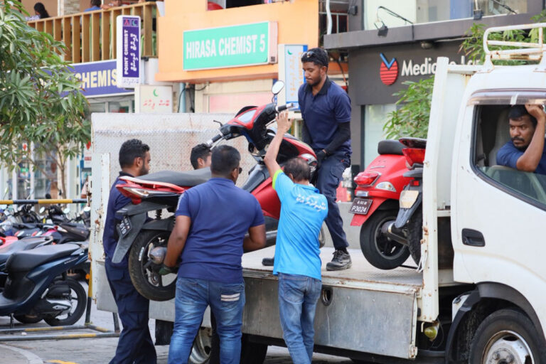 މާލޭގެ މަގުތަކުން މިއަދު އެކަނި 200 އަށްވުރެ ގިނަ ވެހިކަލް ޓޯކޮށްފި