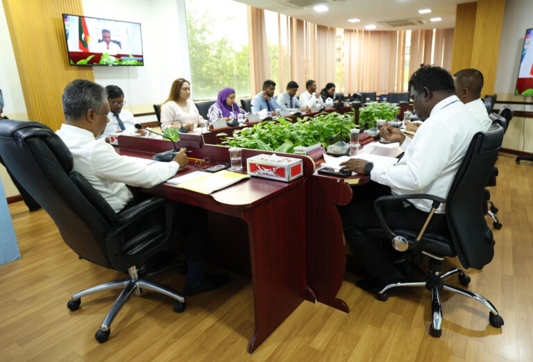 މާލޭގެ ހަތަރު އަވަށުގައި ވެސް ބާވެ، ރެނދުލައި، ތަޅައިލަން ޖެހޭ، ގިނަ އިމާރާތްތައް އެބަހުރި: މޭޔަރު އާޒިމް