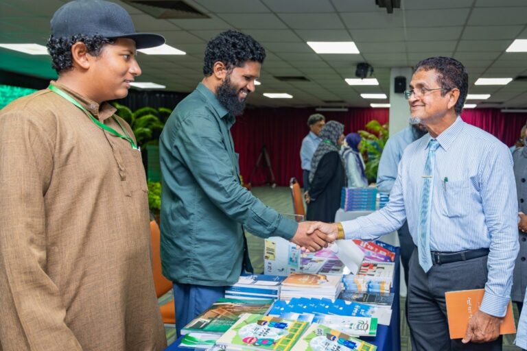 މަޢުރިފާ 2025، ފޮތް މަޢުރަޒު ހުޅުވައިފި