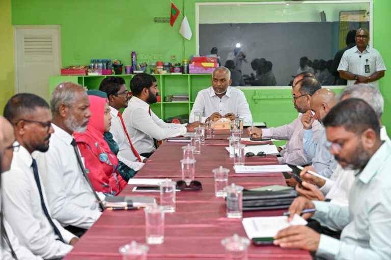 ރައީސް ކަމަދޫ ކައުންސިލާއި ބައްދަލުކުރައްވައި ރައްޔިތުންނަށް އެންމެ މުހިންމު ކަންކަމާ ގުޅޭގޮތުން މަޝްވަރާކުރައްވައިފި