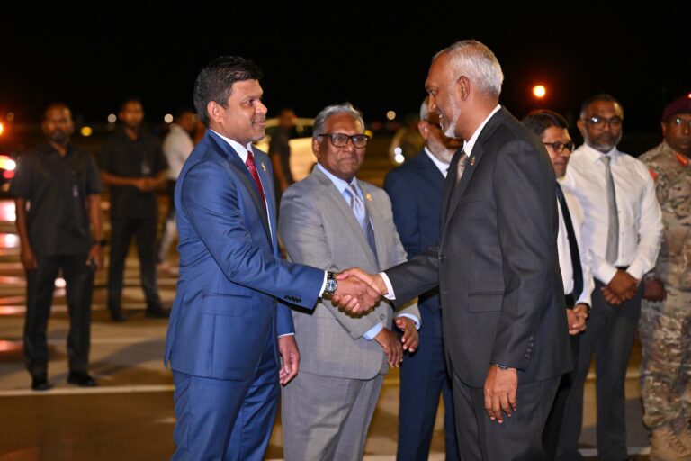 ރަސްމީ ދަތުރުފުޅެއްގައި ރައީސް މުއިއްޒު ޗައިނާއަށް ފުރާވަޑައިގެންފި