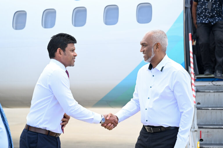 މާޅޮސްމަޑުލު ދެކުނުބުރީގެ ރަށްތަކަށް ކުރައްވާ ދަތުރުފުޅެއްގައި ރައީސް ފުރާވަޑައިގެންފި
