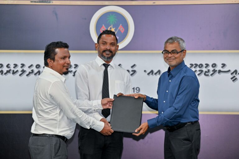 ކަސާ މިއާ، މަތިވެރި ކައުންސިލާ ހަވާލުކޮށްފި 
