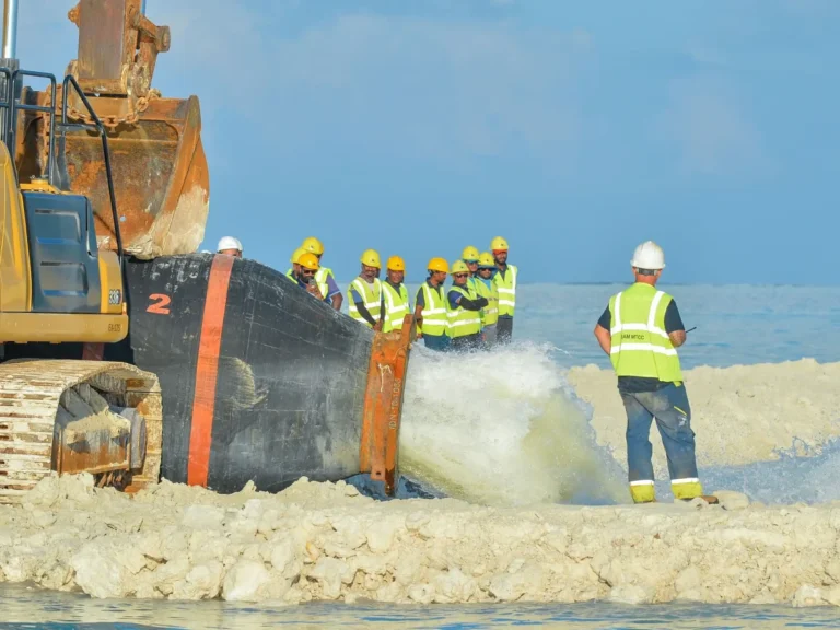 ރަސްމާލެ ބިން ހިއްކުމުގެ މަސައްކަތްކުރާ ސަރަހައްދަށް ޑައިވް ނުކުރަން އެދިއްޖެ