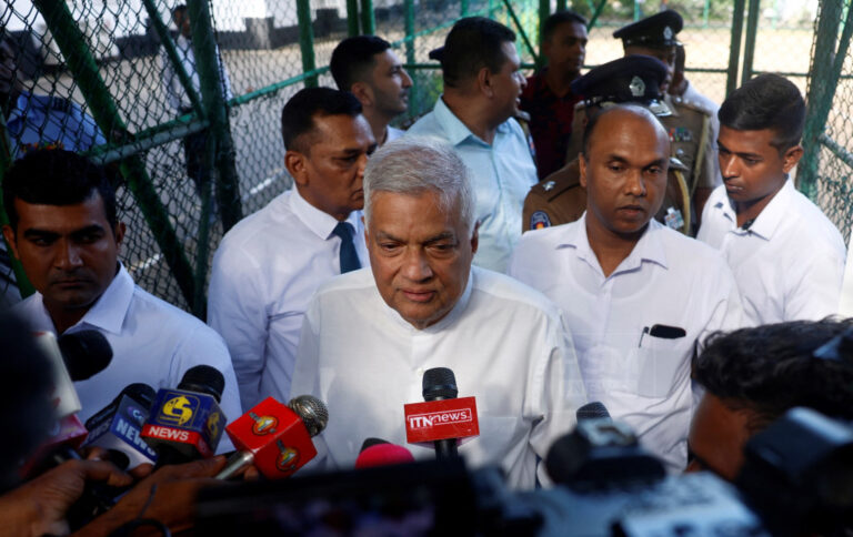 ސްރީ ލަންކާގެ ކުރީގެ ރައީސް ވިކްރަމަސިންހަ ހައްޔަރުކޮށްފި