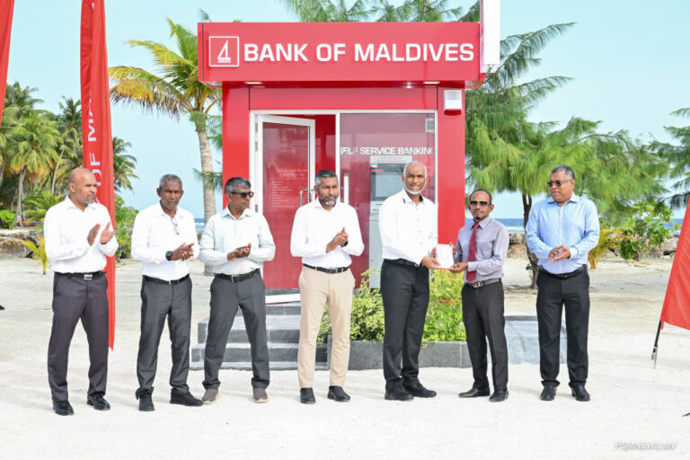 ފުޅަދޫގައި ޤާއިމުކުރި އޭޓީއެމްގެ ޚިދުމަތް ފަށައިފި