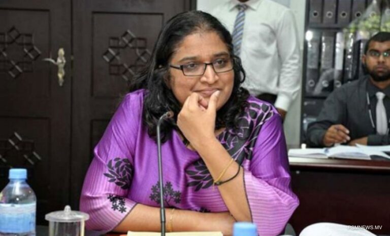 ހުވާ ނުކުރާ ކަމަށްބުނި ފުލުސްމީހާގެ މައްޗަށް މަކަރާއި ހީލަތުގެ ދައުވާ އުފުލަންޖެހޭ: އާޒިމާ