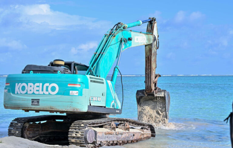 މަތިވެރީ އެއަރޕޯޓް ތަރައްޤީކުރަން ބޭނުންވާ ބިން ހިއްކުމުގެ އަމަލީ މަސައްކަތް ފަށައިފި