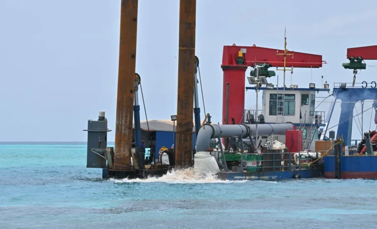 ތުޅާަދޫ އެއާޕޯޓުގެ ބިން ހިއްކުމުގެ އަަމަލީ މަސައްކަަތް ފައްޓަަވައިދެއްވައިފި