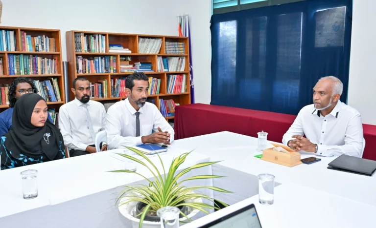 ރައީސް ކިހާދޫ ކައުންސިލާއި ބައްދަލުކުރައްވައިފި