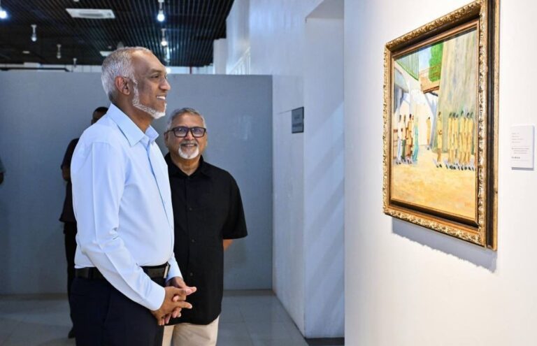 ރައީސް މުޢިއްޒު “އިޙްސާސް” އާޓްއެގްޒިބިޝަންއަށް ޒިޔާރަތްކުރައްވައިފި