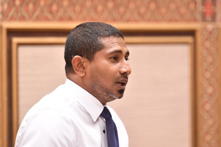 މަހުލޫފް އެމްޑީޕީން ވަކިވެވަޑައިގެންފި