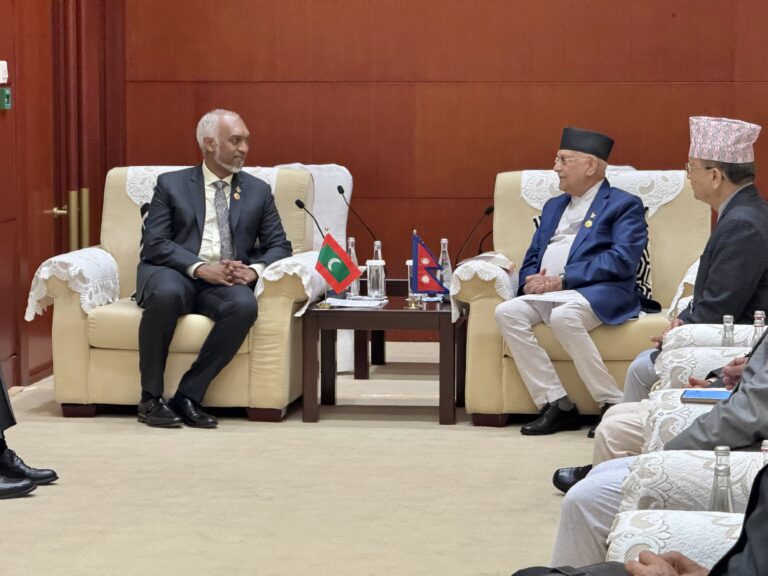ރައީސް ނޭޕާލްގެ ބޮޑުވަޒީރާ ބައްދަލުކުރައްވައިފި