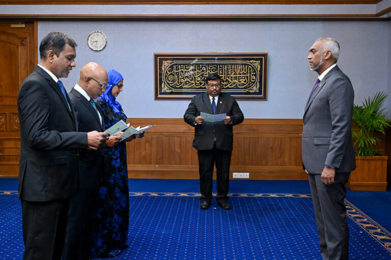 ސިވިލް ސާވިސް ކޮމިޝަނުގެ މެންބަރު ކަމަށް ތިން ބޭފުޅަކު އައްޔަންކުރައްވައިފި
