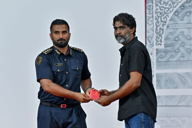 ވ. އަތޮޅުގައި ޕާސްޕޯޓު ހެދުމުގެ ހިދުމަތް ފަށައިފި