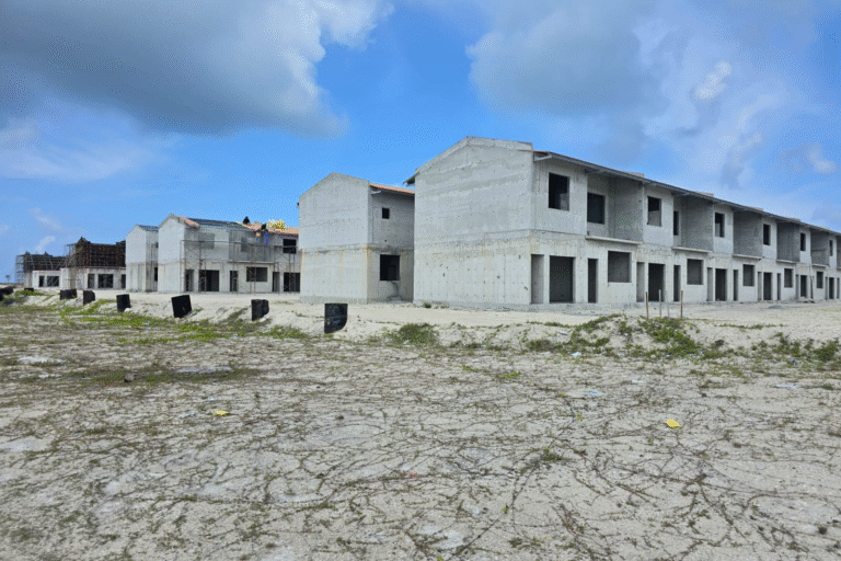 ތިނަދޫ ރޯ ހައުސްތަކަށް ކުރިމަތިލާން ހުޅުވާލައިފި