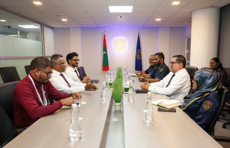 މާލޭގެ މަގުތަކަށް ކުނިއަޅާ ބިދޭސީންނާ މެދު ފިޔަވަޅު އެޅުމާ ގުޅޭގޮތުން މޭޔަރު އާޒިމް އިމިގްރޭޝަން ކޮންޓްރޯލާއާ މަޝްވަރާކުރައްވައިފި