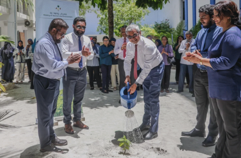 ގައުމީ ޔުނިވާސިޓީގެ ދަރިވަރުންގެ ކައުންސިލްގެ ގަސް އިންދުމުގެ ޕްރޮގްރާމް މިނިސްޓަރު ތޯރިގު އިފްތިތާހުކޮށްދެއްވައިފި
