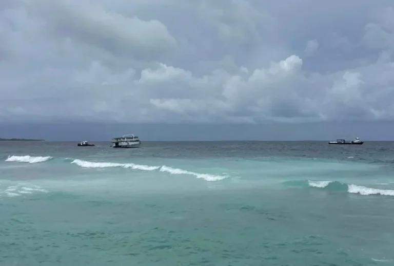 ފެން ބަރުކޮށްގެން ދަނިކޮށް ކުޅުދުއްފުށީ ފަރަށް އެރި ބޯޓް ފުންކޮށްފި