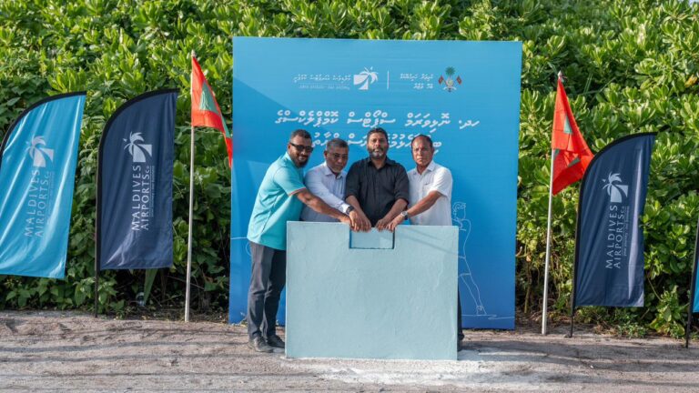 ނޮޅިވަރަމް ސްޕޯޓްސް ކޮމްޕެލްކްސްގެ އެއްބަސްވުމުގައި ސޮއިކޮށް، ކޮމްޕްލެކްސްގެ ބިންގާ އަޅައިފި