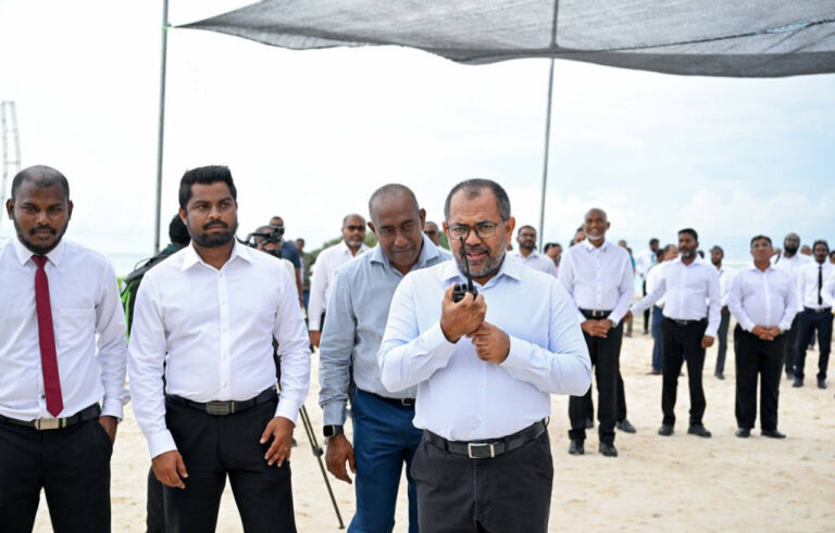 ގާދިއްފުށީ ބަނދަރު ތަރައްޤީކުރުމުގެ މަޝްރޫޢުގެ ޢަމަލީ މަސައްކަތް ފަށައިފި