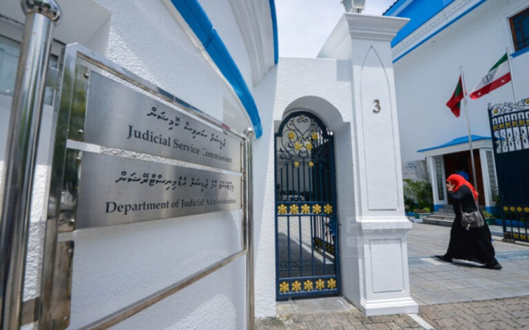 މޫނު ބުރުގާ އަޅައިގެން ޝަރުޢީ ދާއިރާގައި މަސައްކަތްކުރެވޭގޮތަށް ޤަވާއިދަށް އިސްލާހެއް