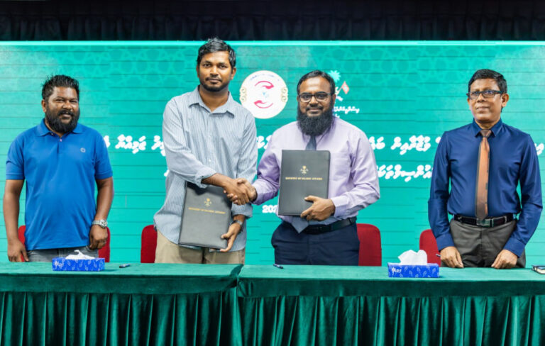 މިސްކިތްތަކަށް ހަދިޔާކުރާ މުސްޙަފުތައް ބެހުމަށް  އުއްމީދު ޖަމިއްޔާއާ ހަވާލުކޮށްފި