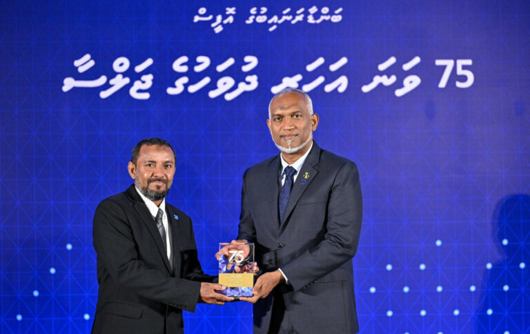 ބަންޑާރަނައިބުގެ އޮފީހަށް ދިގު މުއްދަތަކަށް ޚިދުމަތްކުރެއްވި ބޭފުޅުންގެ އަގު ވަޒަންކުރައްވައިފި