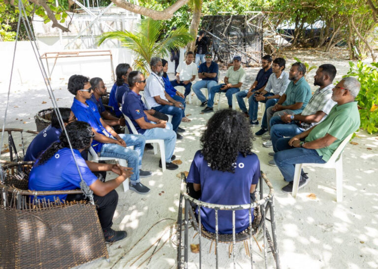 ސްޓެލްކޯގެ އިސްވެރިން ވ. އަތޮޅުގެ ރަށްރަށަށް ޒިޔާރަތް ކޮށްފި