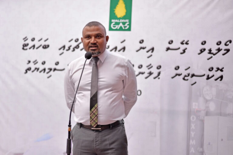 މޯލްޑިވް ގޭސްގެ ކުރީގެ އެމްޑީ މައުމޫން 12 އަހަރަށް ޖަލަށްލާން ހުކުމް ކޮށްފި