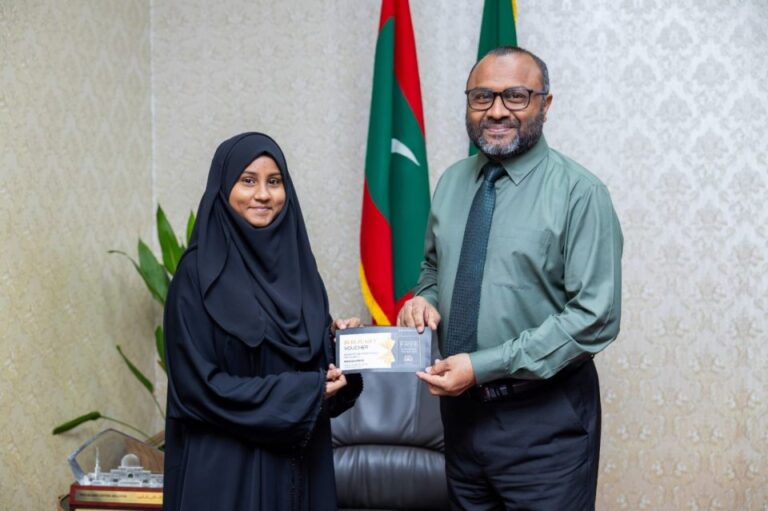 ގުރުއާން ހިތުދަސްކޮށް ނިންމާ ހާފިޒުންނަށް ބުރުޒު ކޭޓަރިންއިން ހާއްސަ އިނާމެއް ދެނީ