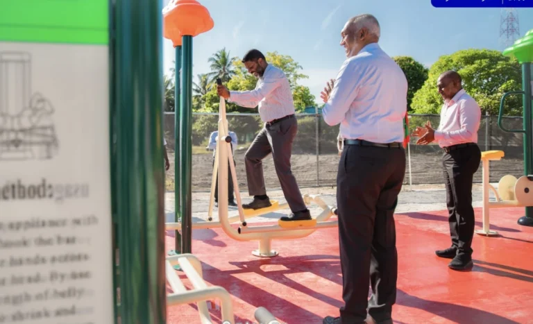 ފެލިދޫ އައުޓް ޑޯ ޖިމް ހުޅުވައިފި