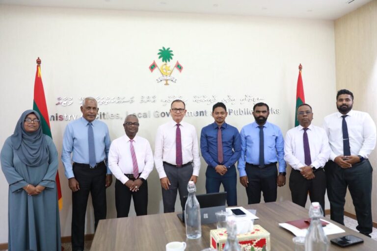 މިނިސްޓަރު އާދަމް ޝަރީފް އުތީމު ކައުންސިލްގެ ރައީސާ ބައްދަލުކުރައްވައިފި
