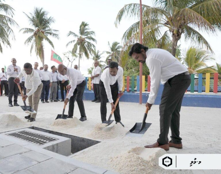 މުލީގެ މަގުތައް ޒަމާނީ ފެންވަރަށް ތަރައްޤީ ކުރުމުގެ މަޝްރޫއުގެ އަމަލީ މަސައްކަތް ފަށައިފި