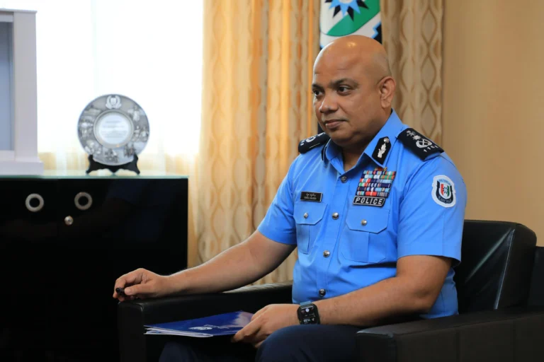 ގަވާއިދާ ހިލާފަށް އުޅޭ ބިދޭސީންނާއި އެމީހުންގެ ފައިދާ ނަގާ މީހުންނާ ދެކޮޅަށް ހަރުކަށި ފިޔަވަޅު އަޅާނެ: ސީޕީ