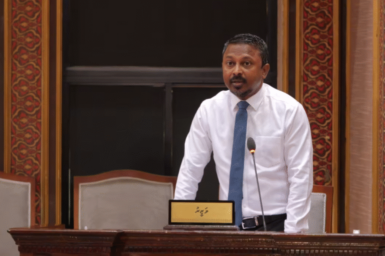 ބެސްޓިނެޓާއެކު މަސައްކަތް ނުކޮށްފިނަމަ ދައުލަތުން ބޮޑު ބަދަލެއް ދޭންޖެހުނީސް: އުޝާމް