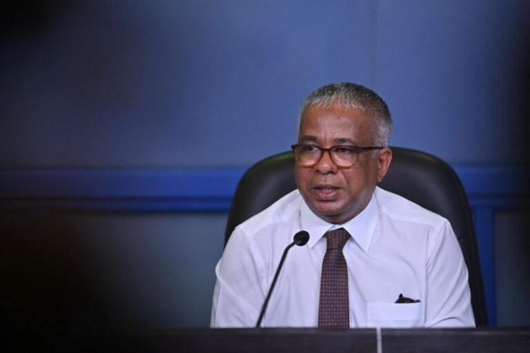 ކޮރަޕްޝަންގެ ދައުވާއަށް އަކްރަމް އިންކާރު ކުރައްވައިފި
