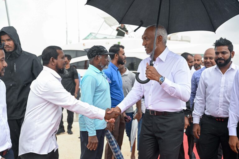 ށ. އަތޮޅުގެ ރަށްތަކަށް ކުރެއްވި ދަތުރުފުޅު ނިންމަވާލެއްވުމަށްފަހު ރައީސް މާލެ ވަޑައިގެންފި