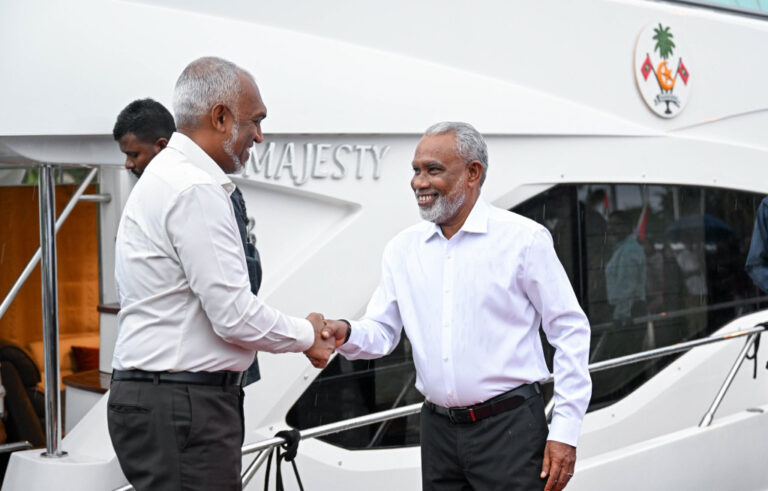 ސަރުކާރު ހިންގުމަށް ބޭނުންވާ އެއްވެސްކަމެއްގައި މަޖިލީހުގެ ކުޑަވެސް ފަސްޖެހުމެއް ނޯންނާނެ: އަބްދުއްރަހީމް