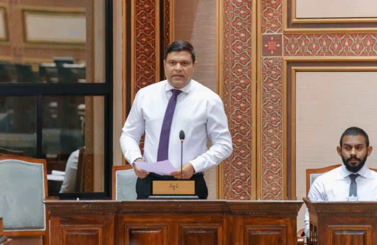 ގާނޫނާ ޚިލާފަށް ވެހިކަލް ރަޖިސްޓްރީކޮށްދޭން މަޖިލިސް މެންބަރުން އެދޭ، އެކަމެއް ނުވާނެ: އަމީން