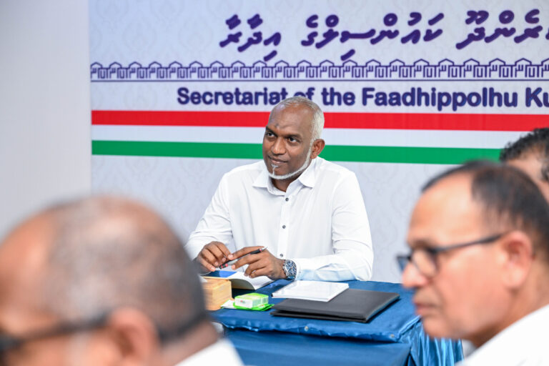 އަންނަމަހުން ފެށިގެން ކައުންސިލްތަކުގެ އިދާރީ މުވައްޒަފުންގެ މުސާރަ ބޮޑުވާނެ: ރައީސް
