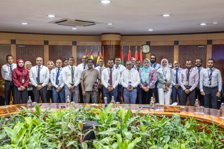 ސްޓެލްކޯއިން ރިޓަޔާކުރި ދެ މުވައްޒަފެއްގެ އަގުވަޒަންކޮށްފި
